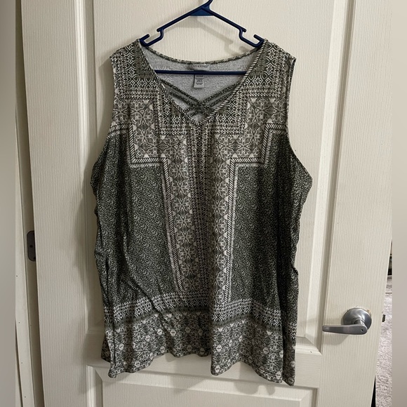 Catherine’s plus size sleeveless blouse size 3x. Length 31”.  Fancy neck area. - Picture 1 of 7